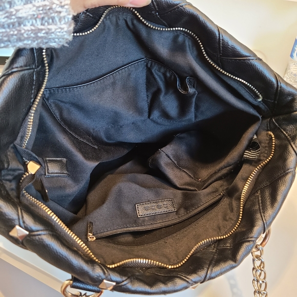 Bebe quilted  LargeTote bag/ Sz 10" height, 14" wide, 4.5 bottom wide - Picture 5 of 7